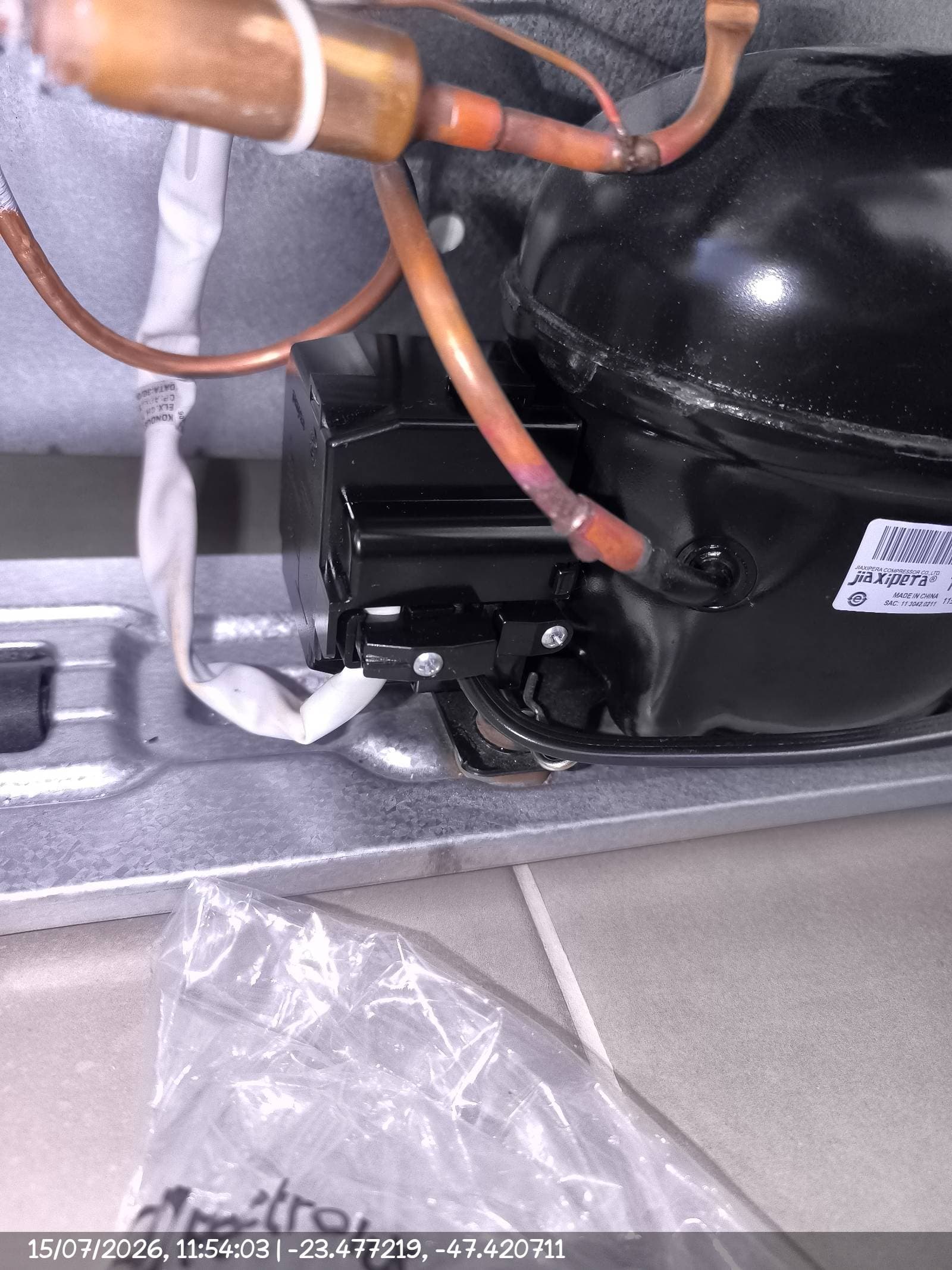 Troca de compressor de geladeira realizada pela Lavex em Tatuí